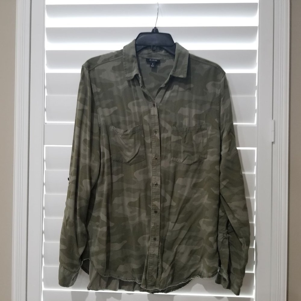 A.N.A. Camo Button-Down Shirt M